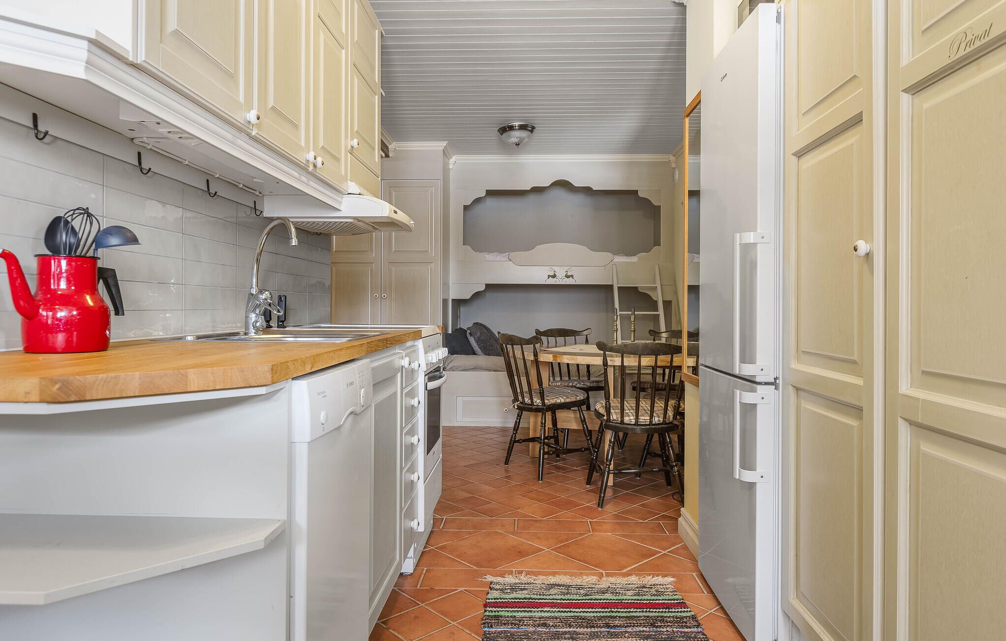 Refrigerador, horno, placa de cocina, lavavajillas