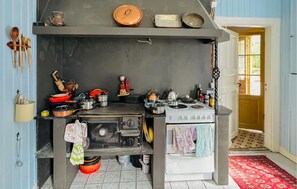 Réfrigérateur, plaque de cuisson, cafetière/bouilloire