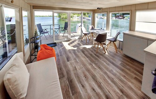 Schönes Schiff mit 2 Schlafzimmern in Röbel