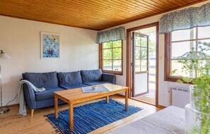 TV - 2 bedroom awesome home in Byxelkrok (Byxelkrok)