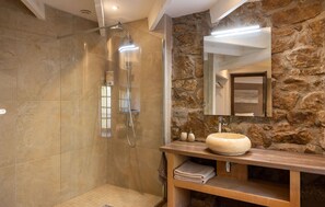 Douche, sèche-cheveux