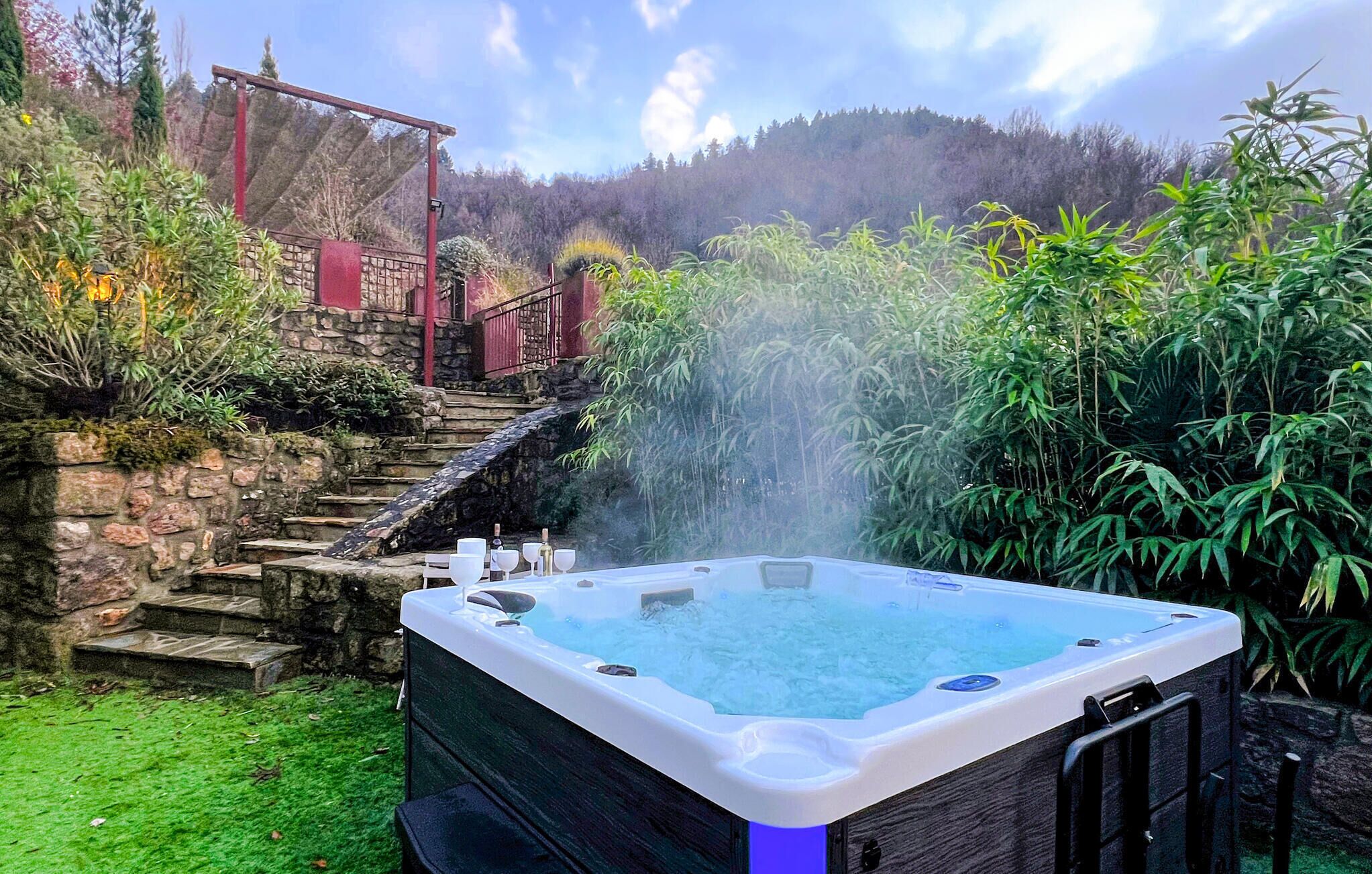 Tina de hidromasaje al aire libre