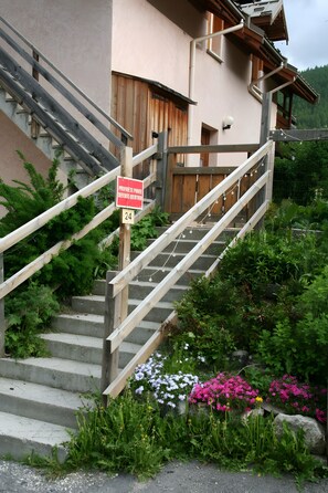 تفاصيل الفندق من الخارج