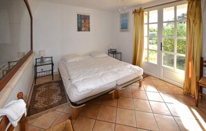 Free WiFi - Lovely home in Gargas with house a mountain view (Gargas)