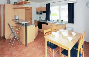 Fridge, microwave, stovetop, dishwasher - 1 bedroom cozy apartment in Röbel (Röbel)