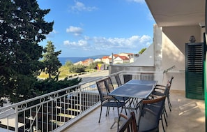 Outdoor dining - Cozy apartment in Makarska with WiFi (Makarska)