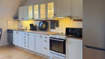 Fridge, stovetop, dishwasher, coffee/tea maker