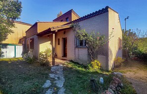 Exterior - Nice home in MONTBAZIN with WiFi (MONTBAZIN)