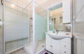 Douche, sèche-cheveux