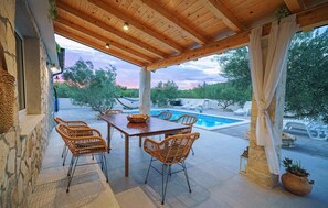 Outdoor dining - Lovely home in Vodice (Vodice)