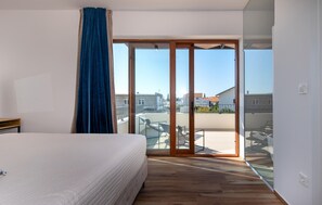 Iron/ironing board, travel cot, free WiFi - Nice home in Brodarica (Brodarica)