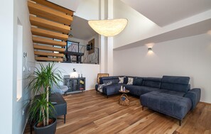 Smart TV - Nice home in Brodarica (Brodarica)