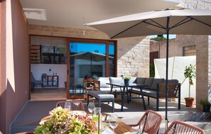 Outdoor dining - Nice home in Brodarica (Brodarica)