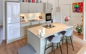 Microwave, stovetop, dishwasher, coffee/tea maker - Amazing apartment in Ringkøbing with WiFi (Ringkøbing)