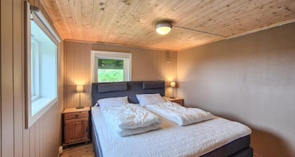 Amazing home in Bokn with WiFi