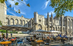 Outdoor dining - Maison piscine Nîmes (Nîmes)