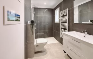 Shower, hair dryer - Maison piscine Nîmes (Nîmes)