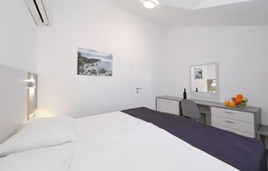 Iron/ironing board, travel cot, free WiFi - Nice home in Privlaka (Privlaka)