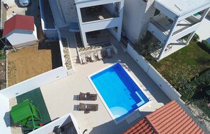 A heated pool - Nice home in Privlaka (Privlaka)