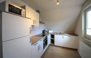 Fridge, microwave, stovetop, dishwasher - Pet friendly apartment in Röbel with sauna (Röbel)