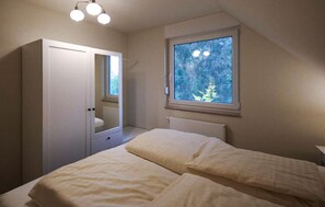 2 bedrooms, free WiFi - Pet friendly apartment in Röbel with sauna (Röbel)