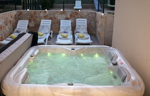 Outdoor spa tub - 2 bedroom lovely home in Lisane Ostrovicke (Lisane Ostrovicke)