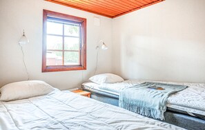 2 bedrooms, free WiFi - Stunning home in Byxelkrok with WiFi (Byxelkrok)