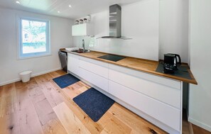 Réfrigérateur, four, plaque de cuisson, lave-vaisselle