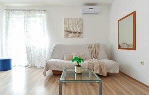 Smart TV - Amazing apartment in Sveti Petar na Moru (Sveti Petar na Moru)