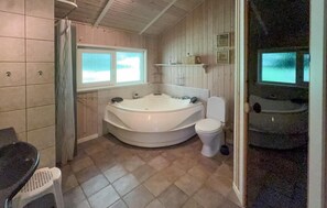 Shower - Awesome home in Tarm with sauna (Tarm)