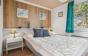 2 bedrooms, travel crib, free WiFi - Amazing home in Snedsted with WiFi (Snedsted)