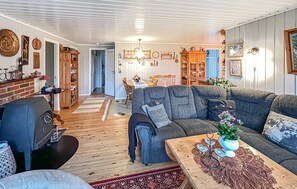 Fireplace - 3 bedroom gorgeous home in Farsund (Farsund)