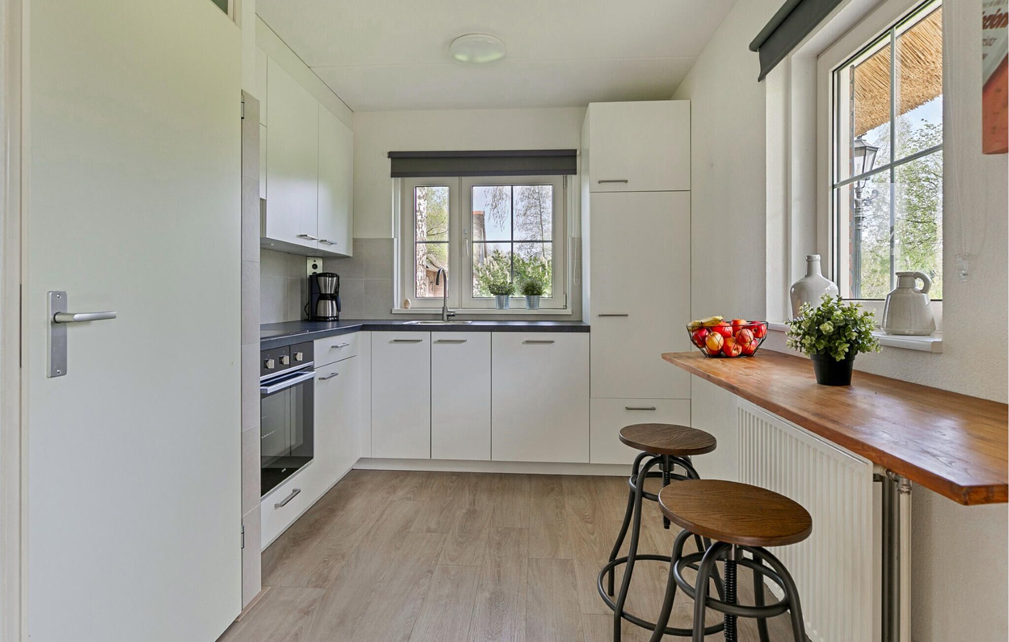 Fridge, oven, dishwasher, coffee/tea maker