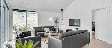 Smart TV, foosball, table tennis