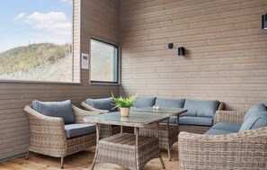Outdoor dining - Beach front home in Hvide Sande with sauna (Hvide Sande)