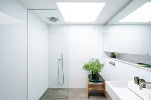 Hair dryer, towels, toilet paper - Cozy apartment near cute cafe in Santos (Lisboa)