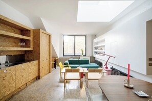 Living area - Cozy apartment near cute cafe in Santos (Lisboa)