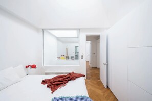 WiFi, bed sheets - Cozy apartment near cute cafe in Santos (Lisboa)