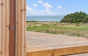 Property grounds - Gorgeous home in Hanstholm with house sea view (Hanstholm)