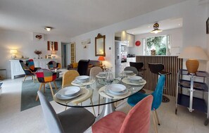 Dining - Beautiful home in Saint-Trojan-les-Bains with house sea view (Saint-Trojan-les-Bains)
