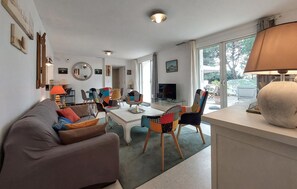 TV - Beautiful home in Saint-Trojan-les-Bains with house sea view (Saint-Trojan-les-Bains)