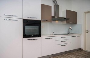 Fridge, microwave, dishwasher, coffee/tea maker - 1 bedroom amazing apartment in Podstrana (Podstrana)