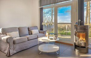 TV, fireplace - Nice home in Ludvigsborg with WiFi (Ludvigsborg)