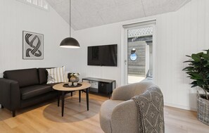 Smart-TV, Tischfußball, Tischtennisplatte