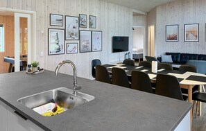 Dining - Gorgeous home in Hadsund with sauna (Hadsund)