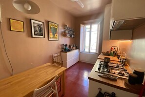 Fridge, dishwasher, toaster - Garbatella Enchanting Two Bedroom (Roma)