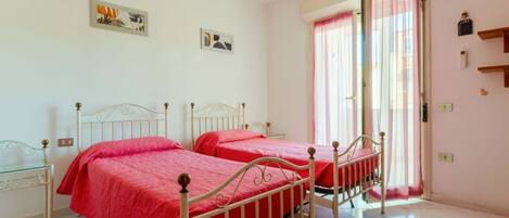 4 bedrooms, iron/ironing board