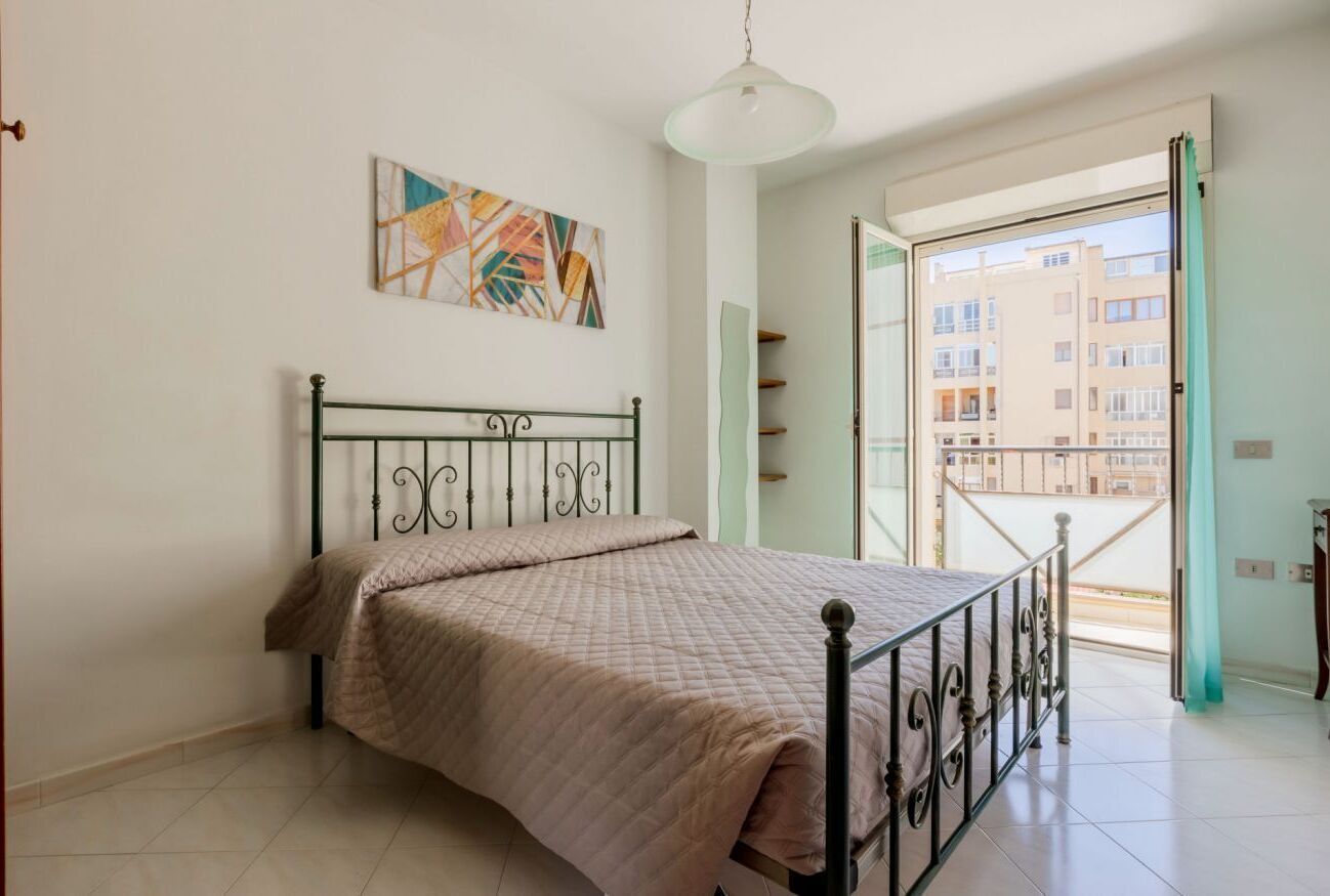 4 Schlafzimmer, Bügeleisen/Bügelbrett