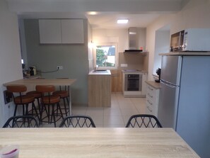 Microwave, oven, stovetop, dishwasher - Gite le Mamama cosy house in the center of the village (Sommerau)
