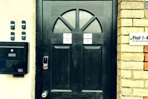 Exterior detail - Lodginet Stays - County Heights | 2BR Flat 3 (Liverpool)